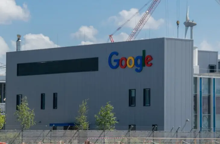 Dilemme de données pour Google : mémoire flash onéreuse ou disques durs économiques ?
