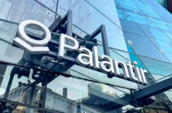 Fujitsu approfondit sa collaboration avec Palantir, partenaire controversé d’ICE et d’IDF