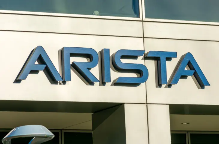Arista Networks lance des routeurs R4 800G