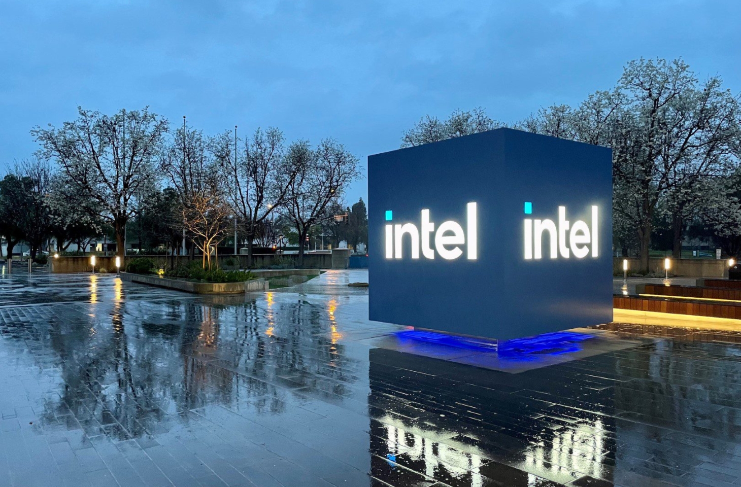 Retards et reports chez Intel : attente du Xeon, abandon de Falcon Shores et perte de 19 milliards de dollars