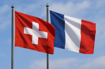 Zwitserse en Franse vlag