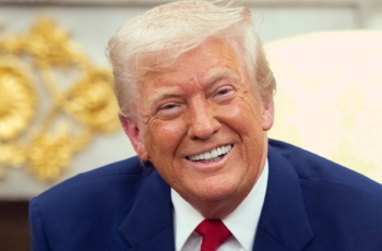 Trump Mobile lancé : coûteux, patriotique et avec un smartphone en or